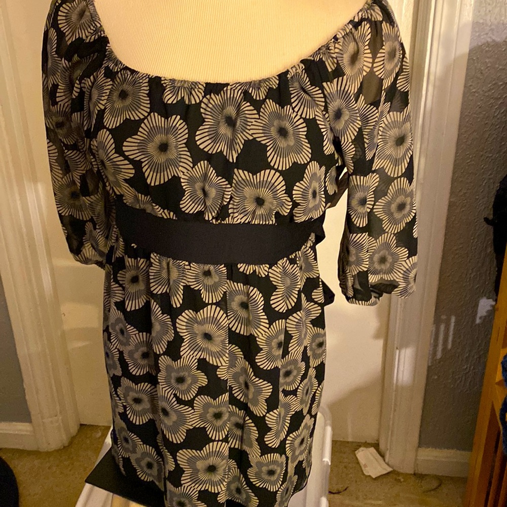 New junior fancy top has an empire waste ties in the back size XL